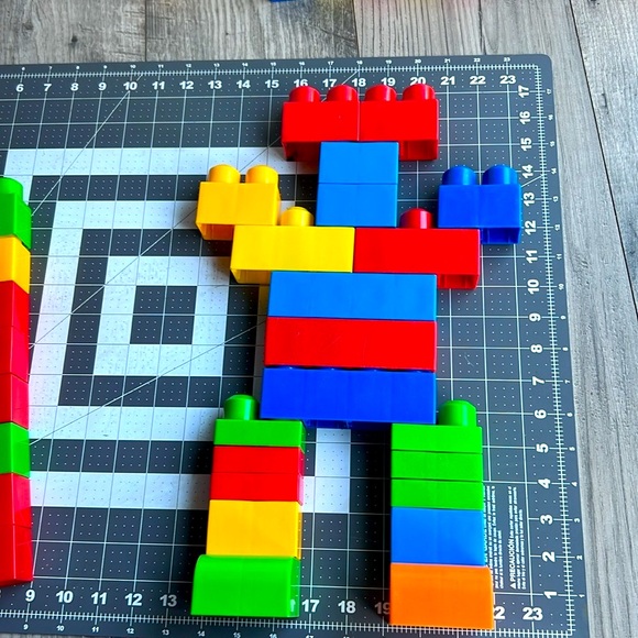 120+ MEGA BLOKS building brick toys 120+ pieces - Picture 4 of 8